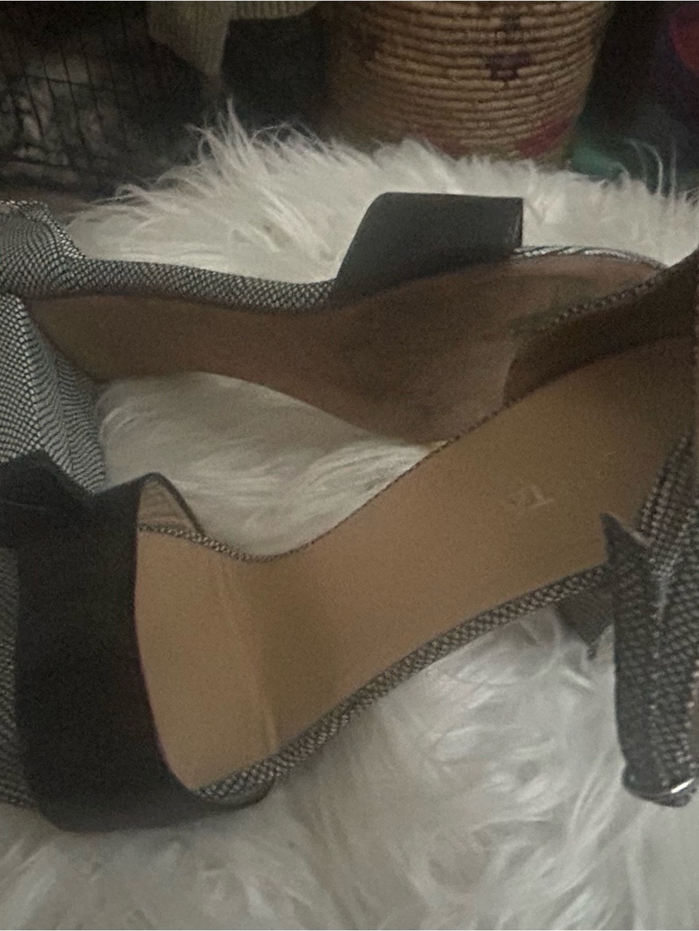 Aquatalia heels size 8
In used condition - Picture 2 of 5